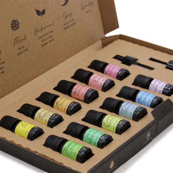 1840785 Aromatherapy Essential Oil Set is an amazing gift for your home and mind. <strong>This set contains 12 essential oils</strong> (5ml each) and 2 droppers.