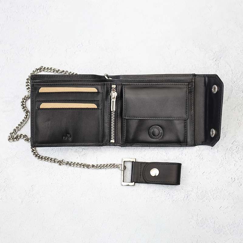 8201 BLK w5 You cannot beat the security and peace of mind you get when you know your wallet is securely chained to your belt. Everything about this wallet speaks of durability and style, from its genuine English Hide Leather construction and hand finishing, to its silver coloured hardware. Better still, it’s even RFID safe.