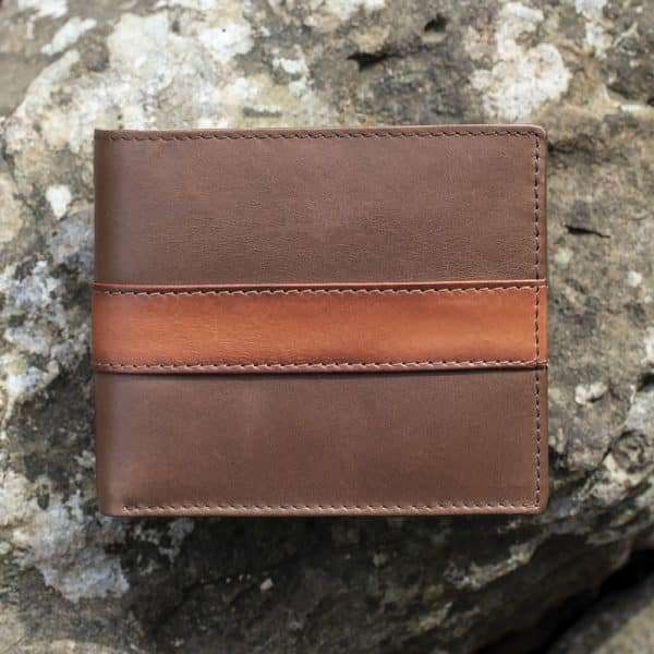br tan 3 cc store Made for our exclusive English Hide Leather Men’s Wallet range – Brown leather wallet with contrasting tan trims and a blue demin lining <div> Smart, stylish and perfectly equipped to meet the demands that come hand in hand with everyday life. </div>